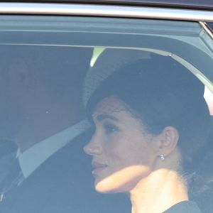 Le prince Harry et Meghan Markle - Procession cérémonielle du cercueil de la reine Elisabeth II du palais de Buckingham à Westminster Hall à Londres le 14 septembre 2022.

© Photoshot  / Panoramic / Bestimage