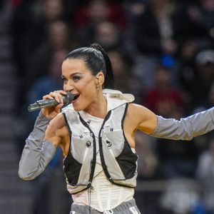 Katy Perry lors de la cérémonie d'ouverture des Jeux Invictus 2025 à BC Place à Vancouver, Canada. Les jeux se dérouleront à Vancouver et à Whistler. Samedi 8 février 2025. Photo par Zak Hussein/Splash News/ABACAPRESS.COM
