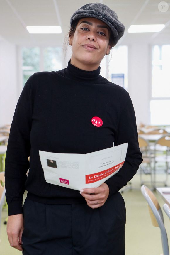 La chanteuse a interprété un medley de ses plus grands titres
Exclusif - La chanteuse française Amel Bent lors de la lecture de la dictée ELA, avec le texte "Un monde sans frontières" de Sabyl Ghoussoub, prix Goncourt des Lycéens 2022 pour le lancement de la 20ème édition de la campagne "Mets tes baskets et bats la maladie"  en soutien à l'Association Européenne de Leucodystrophie (ELA) à l'école Commandant Charcot à Neuilly-sur-Seine, France, le 16 octobre 2023. © Christophe Clovis/Bestimage