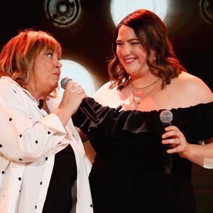 Exclusif - Michèle Bernier et sa fille Charlotte Gaccio lors de l'enregistrement de l'émission "Famille je vous aime" présentée par M. Drucker et qui sera diffusée le 13 juin 2025 sur France 3, aux Studios rive gauche à Paris, France, le 14 avril 2025. © Clovis-Gaffiot/Bestimage