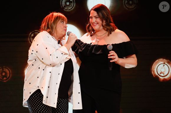 Exclusif - Michèle Bernier et sa fille Charlotte Gaccio lors de l'enregistrement de l'émission "Famille je vous aime" présentée par M. Drucker et qui sera diffusée le 13 juin 2025 sur France 3, aux Studios rive gauche à Paris, France, le 14 avril 2025. © Clovis-Gaffiot/Bestimage