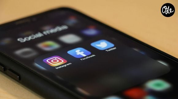 Les smartphones et les réseaux sociaux alimentent notre besoin de certitude immédiate.

Photo prise par Dole777 / Unsplash