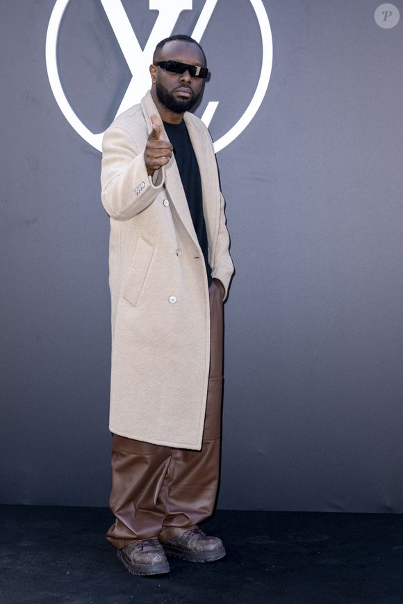Maître Gims - Photocall pour le défilé "Louis Vuitton" prêt à porter printemps / été 2025 lors de la fashion week à Paris le 1er octobre 2024. © Olivier Borde /Bestimage