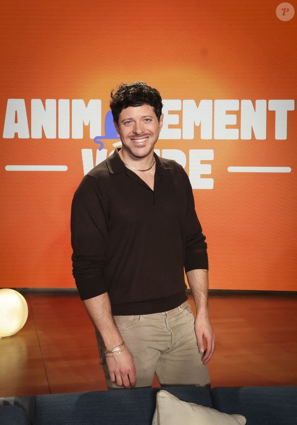 Exclusif - Docteur Sylvain Hawawini, lors de la présentation de l'équipe et du plateau de la nouvelle émission "Animalement Vôtre" présentée par Bernard Montiel et diffusée le dimanche 9 novembre dès 15.45 sur France 3, à Paris, France, le 13 octobre 2025. © Jack Tribeca/Bestimage