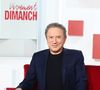 Et cela, depuis 1998 ! 27 ans couronnés de succès.

Exclusif - Michel Drucker sur le plateau de l'émission "Vivement dimanche", diffusée sur France 3 le 7 septembre 2025. Paris, le 2 septembre 2025. 
© Guillaume Gaffiot / Bestimage