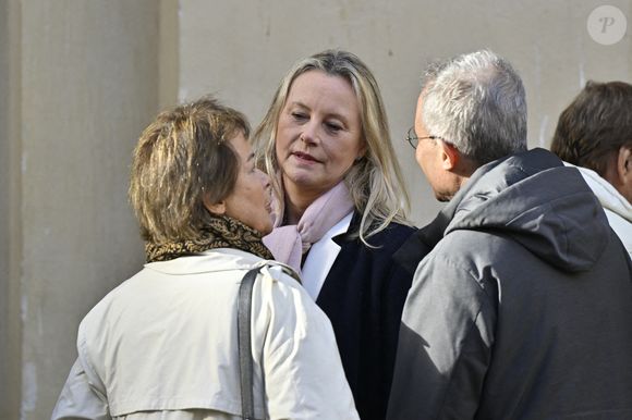 Famille et amis lors de la cérémonie d'enterrement de la présentatrice de télévision Evelyne Leclercq à la cathédrale Sainte-Réparate de Nice, France, le 13 janvier 2026. Elle est décédée le 30 décembre 2025 (à l'âge de 74 ans) à Grasse. Photo par Laurent Coust/ABACAPRESS.COM
