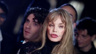 "Je mange rien de ce qui a..." : Arielle Dombasle se prive de nombreux aliments, voici lesquels