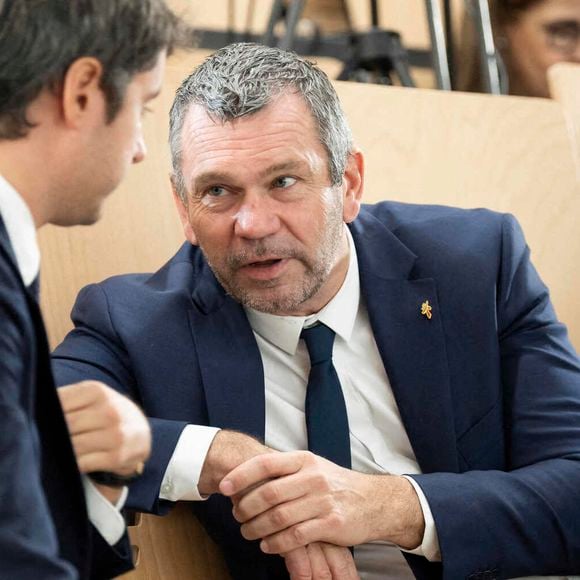 Le ministre de l'Éducation nationale Gabriel Attal et le directeur général d'Intermarché Thierry Cotillard lors du lancement de la mobilisation générale du monde de l'entreprise en faveur des stages de seconde à Pierrefitte-sur-Seine près de Paris le 30 novembre 2023 Photo par Eliot Blondet/ABACAPRESS.COM