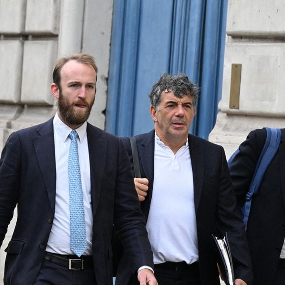 Cela ne concerne pas ses affaires judiciaires

Exclusif - Stéphane Plaza arrive à la Maison de la Chimie à Paris avec ses avocats Antonin Gravelin-Rodriguez et Julien Roelens pour donner une conférence de presse le 5 juin 2025.
