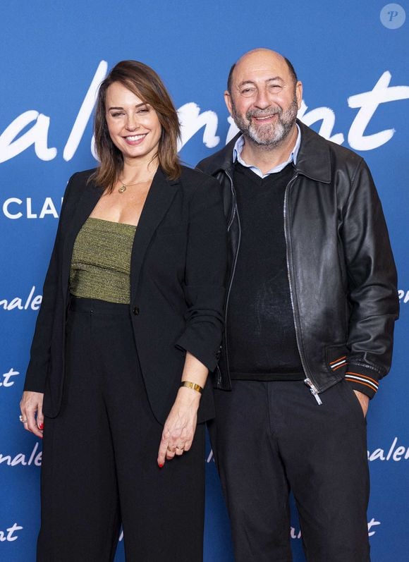 "J'ai un énorme respect pour les comédiens, et une carrière, c'est très long à construire. Je les admire trop pour prétendre pouvoir partager d'emblée l'affiche avec eux", a-t-elle répondu.
Julia Vignali et son mari Kad Merad - Avant-première du film "Finalement" de C. Lelouch qui fête son 87ème anniversaire au Grand Rex à Paris le 30 octobre 2024. © Pierre Perusseau/Bestimage