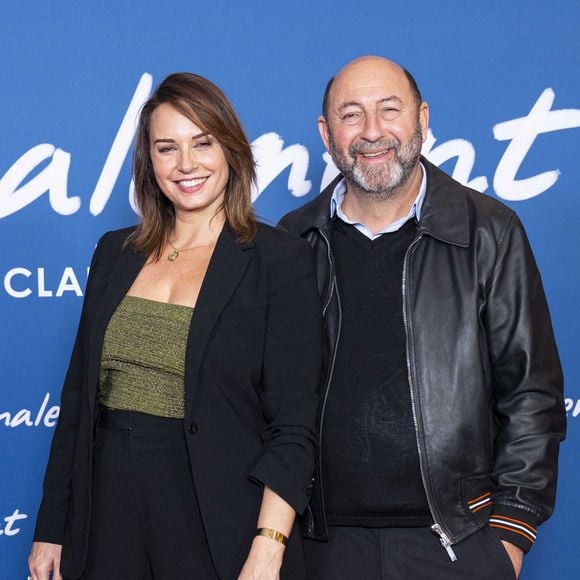 "J'ai un énorme respect pour les comédiens, et une carrière, c'est très long à construire. Je les admire trop pour prétendre pouvoir partager d'emblée l'affiche avec eux", a-t-elle répondu.
Julia Vignali et son mari Kad Merad - Avant-première du film "Finalement" de C. Lelouch qui fête son 87ème anniversaire au Grand Rex à Paris le 30 octobre 2024. © Pierre Perusseau/Bestimage