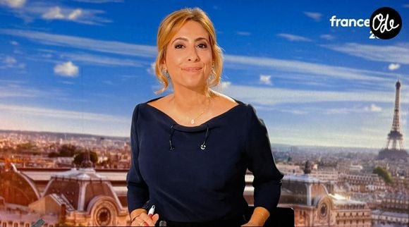 Léa Salamé présente son premier journal de 20 heures sur France 2 le 1er septembre 2025. © Alain Guizard / Bestimage