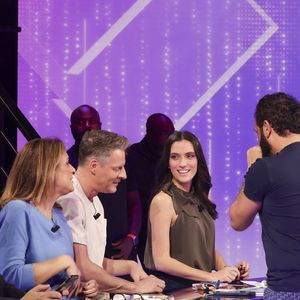 Exclusif - Olivier Dartigolles, Cyril Hanouna, Valérie Benaim, Matthieu Delormeau, Shana Loustau, sur le plateau de l'émission TBT9 (Tout beau tout n9uf) présentée par C.Hanouna, et diffusée en direct sur W9, Paris, France, le 19 novembre 2025. © Jack Tribeca / Bestimage