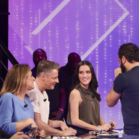 Exclusif - Olivier Dartigolles, Cyril Hanouna, Valérie Benaim, Matthieu Delormeau, Shana Loustau, sur le plateau de l'émission TBT9 (Tout beau tout n9uf) présentée par C.Hanouna, et diffusée en direct sur W9, Paris, France, le 19 novembre 2025. © Jack Tribeca / Bestimage