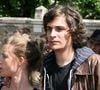 Roman Kolinka est aussi comédien.
Roman Kolinka (le fils de Marie Trintignant) et sa compagne assistent à l'inauguration du Jardin Marie Trintignant (actrice française décédée en 2003) au quai des Célestins à Paris, en France, le 13 mai 2007. Photo de Denis Guignebourg/ABACAPRESS.COM