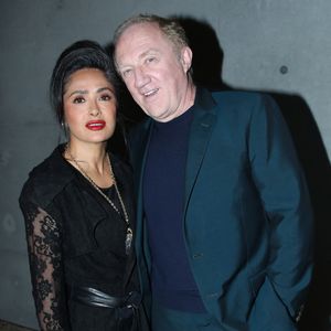 Père de quatre enfants, il parvient à concilier son rôle de dirigeant avec celui de mari et de père attentif, comme le souligne sa femme dans plusieurs interviews. 

François-Henri Pinault et sa femme Salma Hayek - Vernissage de "Corps et âmes", la nouvelle Collection Pinault à la Bourse du Commerce à Paris le 4 Mars 2025. © Bertrand Rindoff / Bestimage