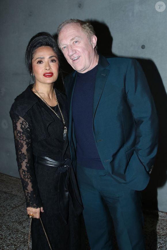 Père de quatre enfants, il parvient à concilier son rôle de dirigeant avec celui de mari et de père attentif, comme le souligne sa femme dans plusieurs interviews. 

François-Henri Pinault et sa femme Salma Hayek - Vernissage de "Corps et âmes", la nouvelle Collection Pinault à la Bourse du Commerce à Paris le 4 Mars 2025. © Bertrand Rindoff / Bestimage