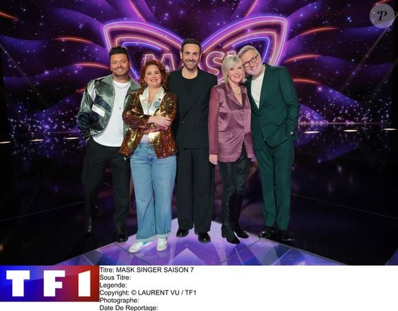 Kev Adams, Elodie Poux, Camille Combal, Chantal Ladesou et Laurent Ruquier dans "Mask Singer 2025". © Laurent VU / TF1