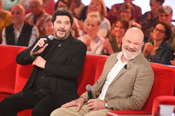 Exclusif - Patrick Fiori et Philippe Etchebest lors de l'enregistrement de l'émission Vivement dimanche au studio Rive gauche, présentée par M.Drucker, diffusée sur France 3 le 17 mai 2026, à Paris, France, le 21 avril 2026. © Guillaume Gaffiot/Bestimage