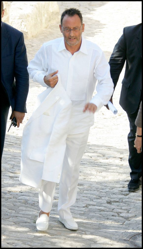 Mariage de l’acteur français Jean Reno et du mannequin franco-américain Zofia Borucka, célébré le 29 juillet 2006 dans l’église des Baux-de-Provence, dans le sud de la France. (© Guillaume Gaffiot/Bestimage)