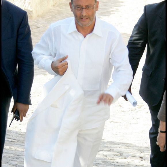 Mariage de l’acteur français Jean Reno et du mannequin franco-américain Zofia Borucka, célébré le 29 juillet 2006 dans l’église des Baux-de-Provence, dans le sud de la France. (© Guillaume Gaffiot/Bestimage)