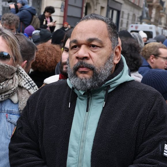 Dieudonné s'est rendu à l'hommage à Jean-Marie Le Pen
Dieudonné M'Bala M'Bala - Arrivées à l'hommage à Jean-Marie Le Pen en l’église Notre-Dame du Val-de-Grâce à Paris
© Cyril Moreau / Bestimage