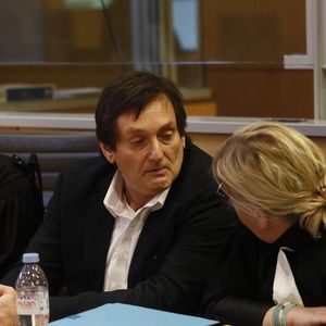 Pierre Palmade au tribunal de Melun avec ses avocats pour son procès pour blessures involontaires à la suite d'un accident de la route en février 2023 dans lequel sa voiture a percuté un autre véhicule à Melun. Le 20 novembre 2024. © Christophe Clovis / Bestimage