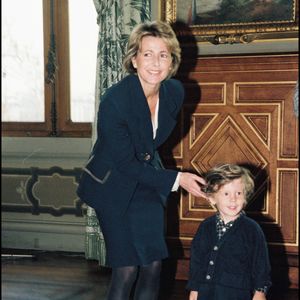 Claire Chazal et son fils François au prix Roland Dorgeles à Paris en 1998 © Max Colin Bestimage