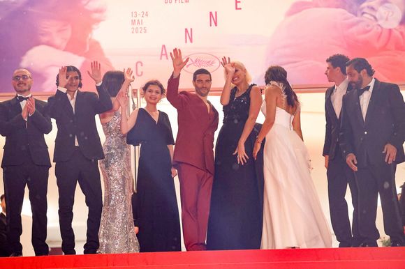 Arnaud Chautard, Louai El Amrousy, Emma Mackey, Mélissa Boros, Tahar Rahim, Julia Ducournau, Golshifteh Farahani, Finnegan Oldfield, Jean-Rachid Kallouche - Montée des marches du film « Alpha » lors du 78ème Festival International du Film de Cannes, au Palais des Festivals à Cannes. Le 19 mai 2025
© Jacovides-Moreau / Bestimage