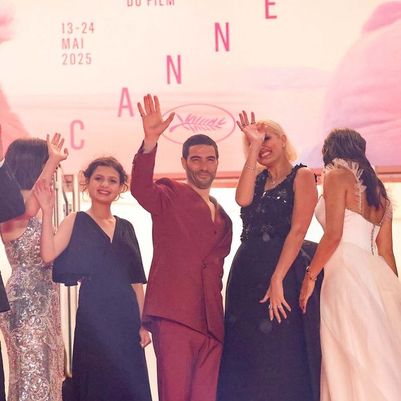 Arnaud Chautard, Louai El Amrousy, Emma Mackey, Mélissa Boros, Tahar Rahim, Julia Ducournau, Golshifteh Farahani, Finnegan Oldfield, Jean-Rachid Kallouche - Montée des marches du film « Alpha » lors du 78ème Festival International du Film de Cannes, au Palais des Festivals à Cannes. Le 19 mai 2025
© Jacovides-Moreau / Bestimage