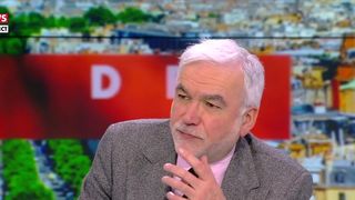 Après 8 jours de romance, ce chroniqueur de Pascal Praud de 71 ans se marie samedi, le journaliste star de CNEWS le taquine : “Vous l'avez rencontrée il y a trois semaines”