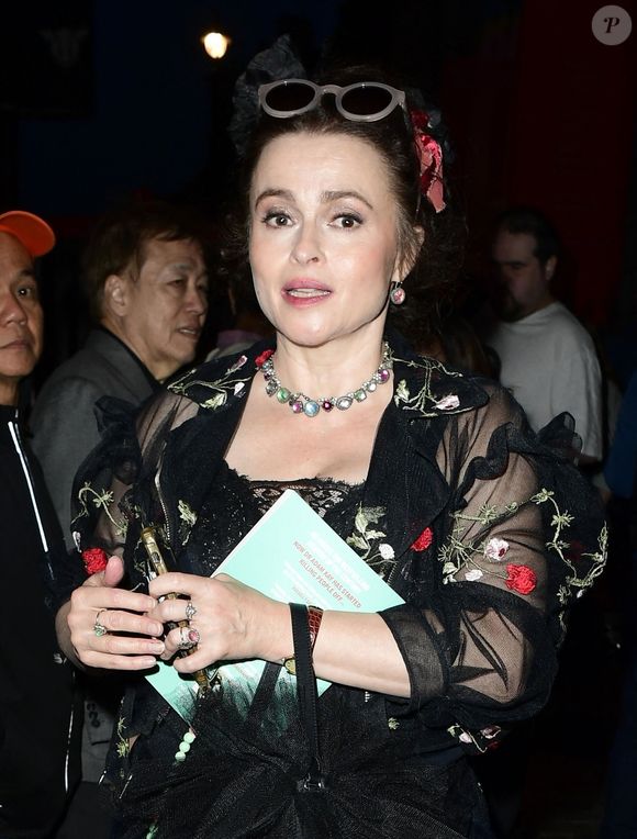 Comme Helena Bonham Carter

BGUK_3269318 - Londres, ROYAUME-UNI - L'actrice anglaise Helena Bonham Carter est photographiée quittant la Royal Academy Summer Exhibition Preview Party 2025 à Burlington House à Londres, vêtue d'un ensemble en tulle Simone Rocha.



Sur la photo : Helena Bonham Carter