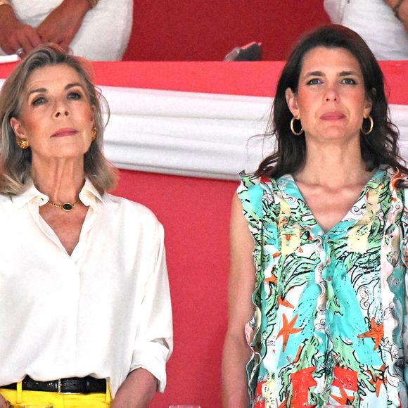 Admiratives face aux meilleurs cavaliers du monde, elles ont suivi avec attention la Longines Pro Am Cup le vendredi 3 juillet 2026, une compétition imaginée par Charlotte Casiraghi en 2010.

La princesse Caroline de Hanovre et sa fille Charlotte Casirgahi ont a assité à la Monaco Longines Pro Am Cup au profit de l' AMADE à Monaco, le 3 juillet 2026. Elles ont remis les prix en compagnie de Diane Fissore, la présidente du Jumping International de Monaco et de la Fédération équestre de Monaco. © Bruno Bebert/Bestimage