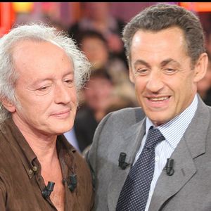 Cette amitié entre les filles résultent de celle qu'entretiennent depuis très longtemps leurs pères, Didier Barbelivien et Nicolas Sarkozy
Archives - Didier Barbelivien et Nicolas Sarkozy. Enregistrement de l'Èmission 'Vivement Dimanche' le 11 janvier 2006. Guillaume Gaffiot/Bestimage