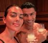 Après avoir officialisé son mariage avec Georgina Rodriguez, le footballeur a affiché un changement capillaire surprenant.

Cristiano Ronaldo et sa fiancée Georgina Rodriguez sur Instagram.