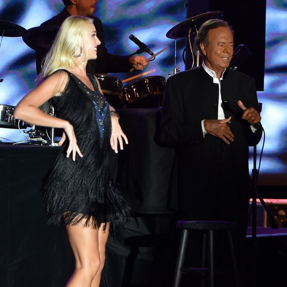 Julio Iglesias sur la scène du Sporting à Monaco à l'occasion du Monte-Carlo Sporting Summer Festival le 29 juillet 2016 © Lionel Urman / Bestimage