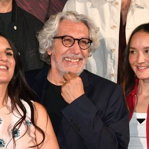 Géraldine Nakache, Alain Chabat, Anais Demoustier - Photocall de la série Netflix "Astérix et Obélix: le combat des chefs" au Cirque d'Hiver Bouglione à Paris le 29 avril 2025. © Veeren/Bestimage