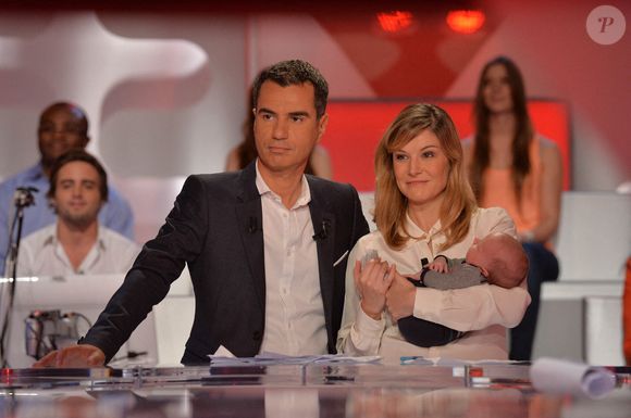 Louise Ekland et son fils Sacha et Laurent Luyat lors de l'enregistrement de 'Cote Match' le 27 septembre 2013 à Paris, France. Photo de Max Colin/ABACAPRESS.COM
