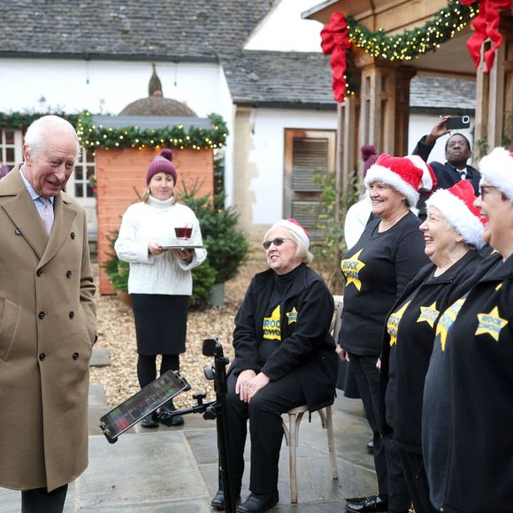 Le roi Charles III lors d'une visite à l'événement annuel Crafts at Christmas de la King's Foundation à Highgrove Gardens à Tetbury, Royaume-Uni, le 13 décembre 2024. Photo i-Images / ABACAPRESS.COM
