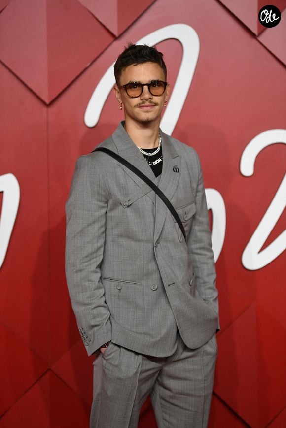 En parallèle du tournage, Romeo Beckham profite de Paris, entre Fashion Week et passion pour la mode.

Romeo Beckham - Photocall de la soirée "Fashion Awards 2022" au Royal Albert Hall à Londres. Le 5 décembre 2022.
Backgrid UK/ Bestimage