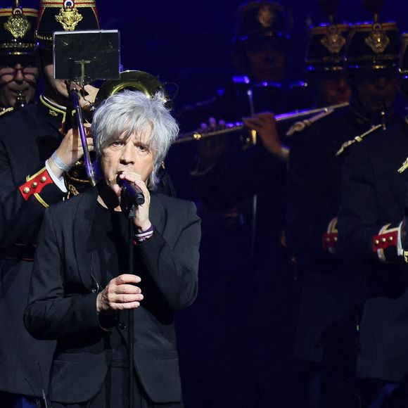 En effet, le leader du groupe Indochine évoque ses absences répétées lors d'une interview et regrette : "J’ai raté beaucoup de choses dans leur vie en étant très occupé"...

Nicolas Sirkis, du groupe Indochine, se produit lors d'un concert de bienfaisance, "Sentinelles d'Un Soir", organisé par le gouverneur militaire de Paris au profit des Bleuets de France, des soldats blessés et des victimes du terrorisme, à la Salle Pleyel à Paris, en France, le 30 mai 2024. Photo de David Boyer/Abaca