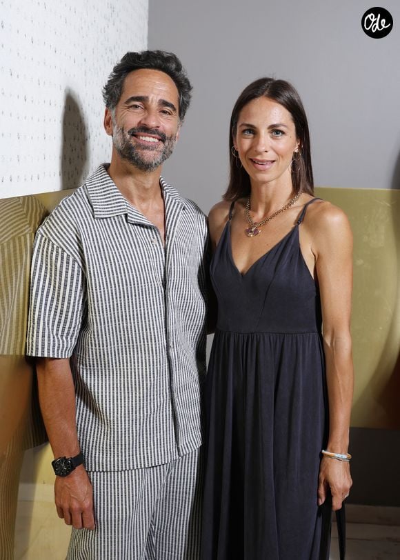 "Beaucoup viennent par amitié", expliquait Florent Peyre à propos des artistes qui acceptent de participer à cette aventure.

Florent Peyre et sa compagne Virginie Stref lors d'une séance photo au Festival du Cinéma Francais et de la gastronomie d'Aix-Les-Bains, France, le 7 juin 2025. © Denis Guignebourg/Bestimage