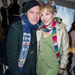 Philippe Katerine et sa compagne Julie Depardieu - Arielle Dombasle présente son parfum "Le secret d'Arielle" par Mauboussin à la Galerie du Passage de Pierre Passebon à Paris le 16 février 2016 OLIVIER BORDE / BESTIMAGE