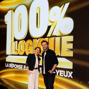 Exclusif - Melanie Taravant, Samuel Olivier, en backstage de l'enregistrement de l'émission "100% Logique", présentée par C.Féraud et diffusée le 4 avril sur France 2, à Saint Denis, France, le 2 décembre 2025. © Jeremy Melloul/Bestimage