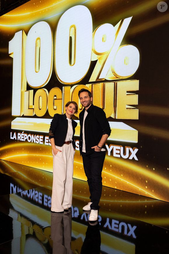 Exclusif - Melanie Taravant, Samuel Olivier, en backstage de l'enregistrement de l'émission "100% Logique", présentée par C.Féraud et diffusée le 4 avril sur France 2, à Saint Denis, France, le 2 décembre 2025. © Jeremy Melloul/Bestimage