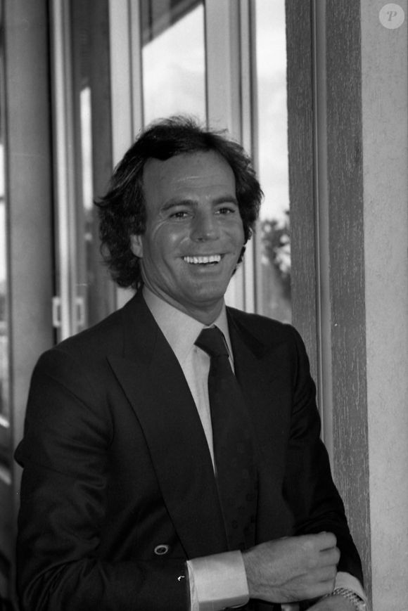 Julio Iglesias lors d'une soirée Julio.Iglesias au palais des Congrès à Paris le 22 septembre 1981.

© Jean-Claude Woestelandt / Bestimage