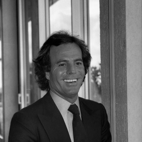 Julio Iglesias lors d'une soirée Julio.Iglesias au palais des Congrès à Paris le 22 septembre 1981.

© Jean-Claude Woestelandt / Bestimage