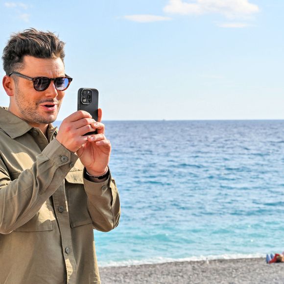 Kev Adams - Photocall dans le cadre de la 7e édition du festival Cineroman à Nice le 4 Octobre 2025 . © Bebert-Jacovides/Bestimage