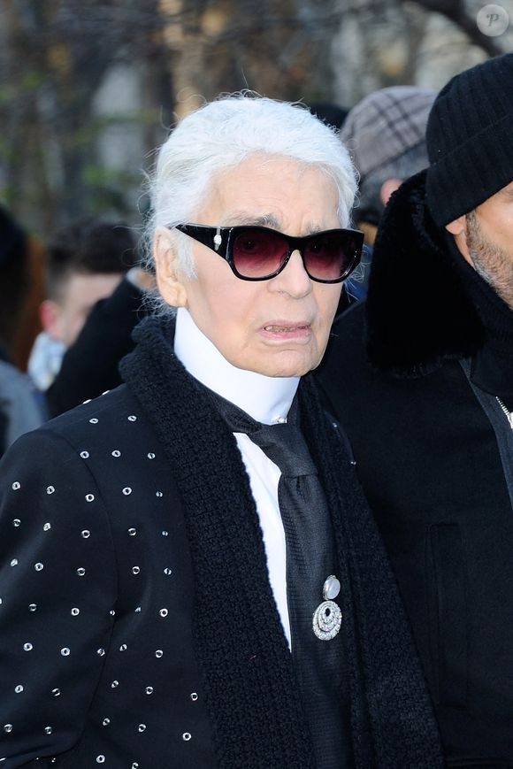 Pour la rembourser, une partie des biens a déjà été vendue et les héritiers pourraient perdre l’essentiel de la fortune.

Karl Lagerfeld assistant au défilé Dior Homme Menswear Automne/Hiver 2017-2018 dans le cadre de la semaine de la mode à Paris, France, le 21 janvier 2017. © Aurore Marechal/ABACAPRESS.COM
