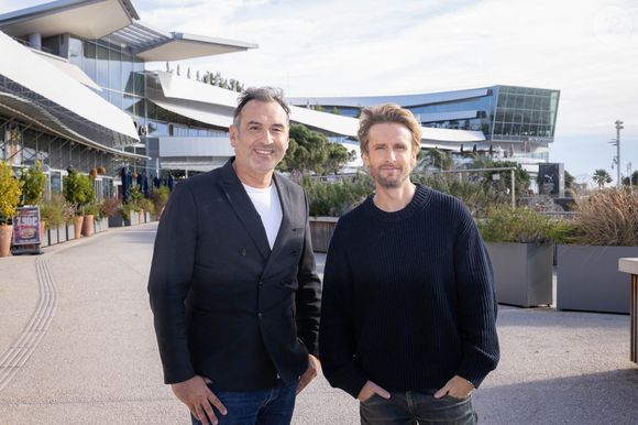 L'acteur et réalisateur français Philippe Lacheau lors du lancement des illuminations et festivités de Noël au centre commercial CAP 3000 aux côtés du nouveau directeur du centre Frédéric Llorca à Saint-Laurent-du-Var, France, le 20 novembre 2024. Photo by Shootpix/ABACAPRESS.COM